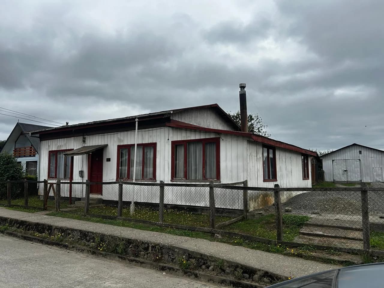 Casa con amplio terreno y galpón en Máfil — fotografía principal